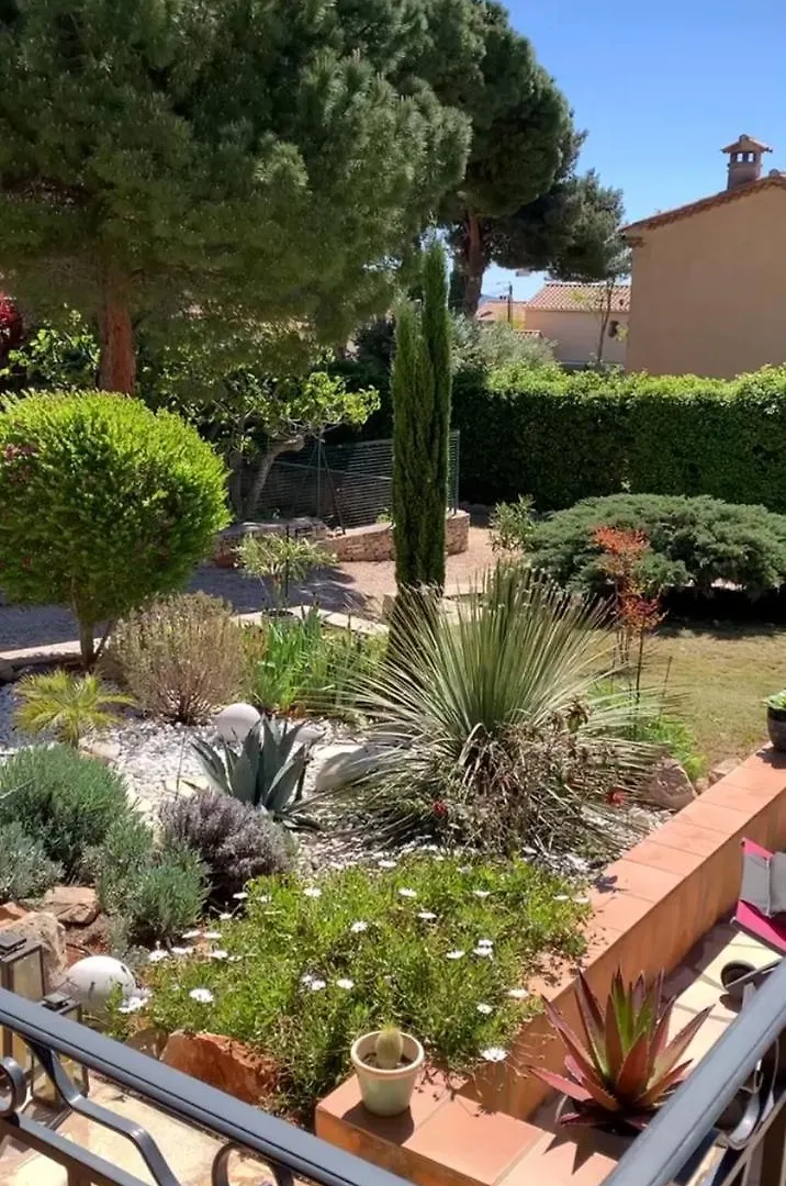 Villa 900 M Du Centre Et Plages, Piscine, Parking Bandol