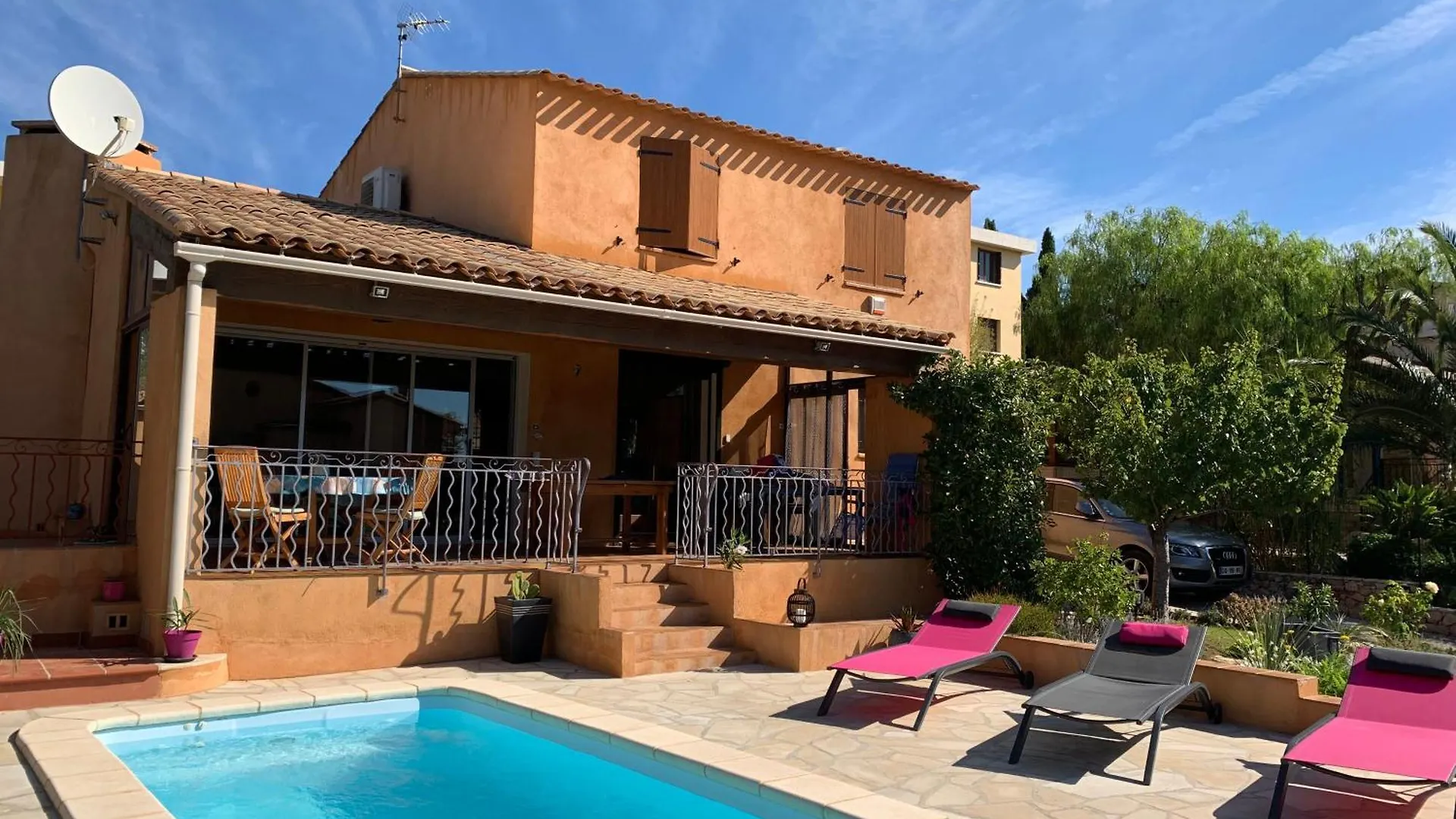 Villa 900 M Du Centre Et Plages, Piscine, Parking Bandol